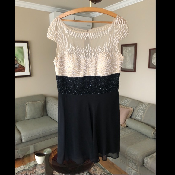 Dresses & Skirts - Women dress size 16 NEVER worn value 450$